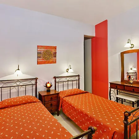 Апартаменты Petros *