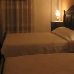 Petros ثيرا