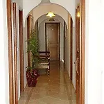 Petros ثيرا