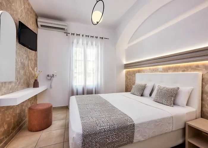 Petros * Fira (Santorini)