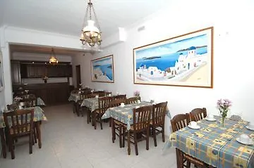 Petros * Fira (Santorini)