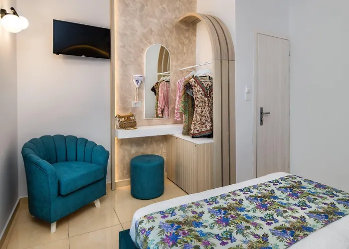 Petros * Fira (Santorini)